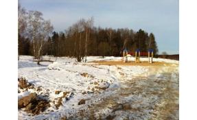 “Лесные пруды” Установлена детская площадка