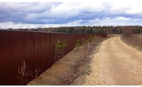 “Околица” Заканчивается строительство забора