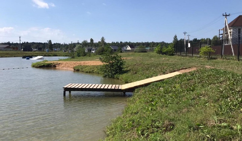 “Шапкино Парк” Реконструировали мостик для купания