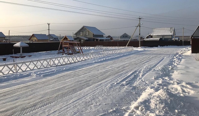 Зимняя дорога в дачном поселке Узоры