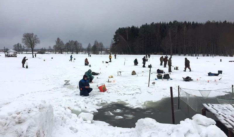 Рыбалка обухово. Ягульский пруд рыбалка. Черноголовский пруд рыбалка. Рыбалка зимой на Чесноковском пруду. Рыбалка на Ягульском пруду.